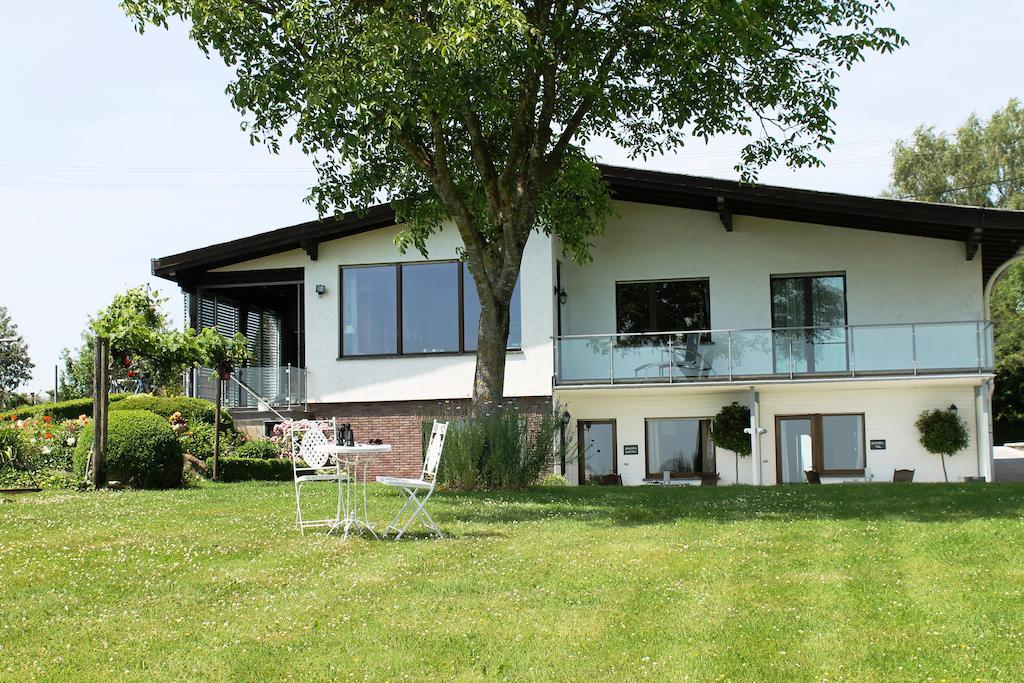Ferienwohnungen Eifelblick Lutzerath Екстериор снимка