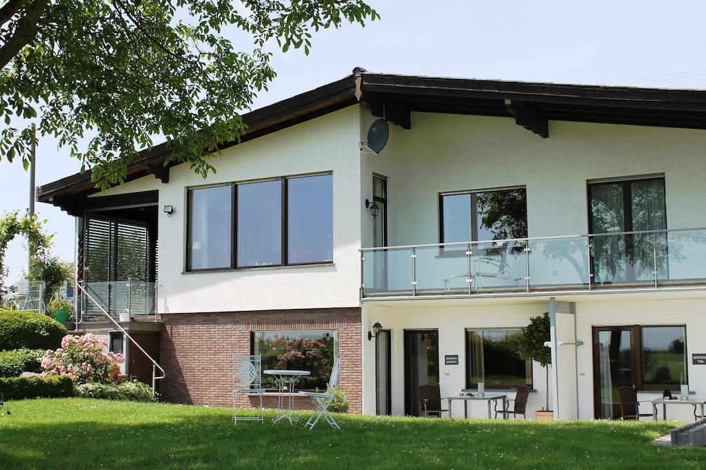 Ferienwohnungen Eifelblick Lutzerath Екстериор снимка